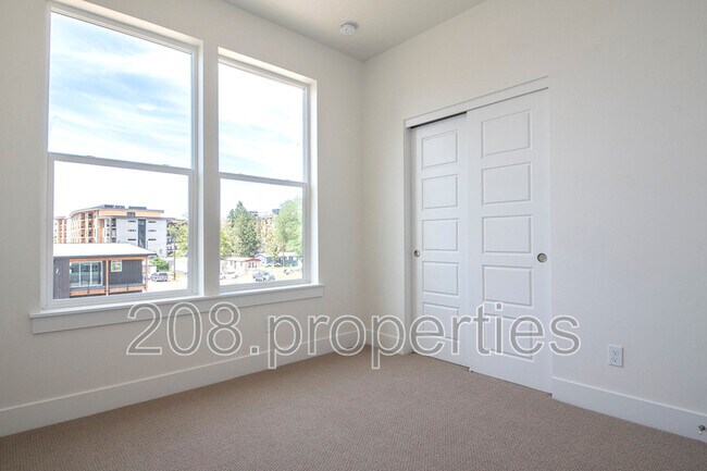 Building Photo - 486 E Violets Cv Ln