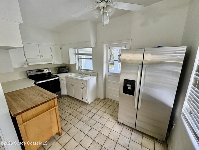 Building Photo - 6587 Towhee Dr