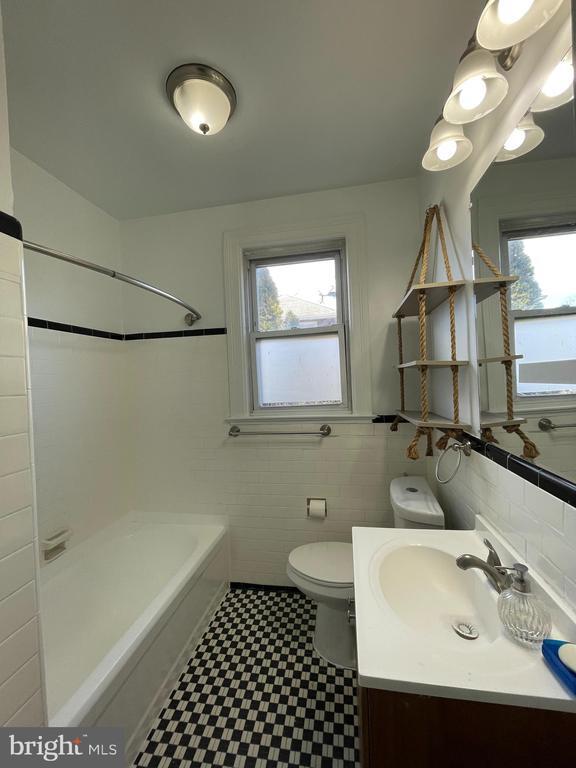 Building Photo - 3211 Varnum St