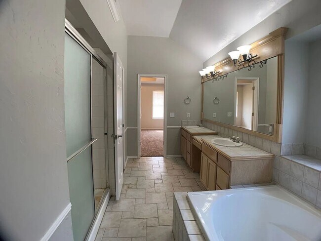 Building Photo - Spacious 4-Bedroom Home | Fenced Yard & 2-Car Garage