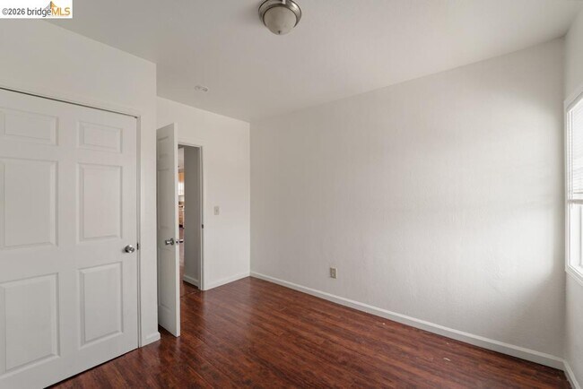 Building Photo - 402 Bissell Ave