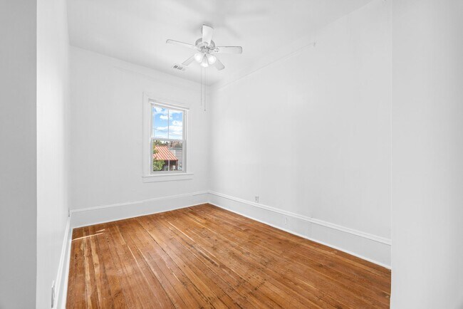 Building Photo - 112 E Anderson St