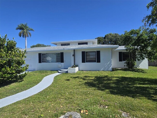 Building Photo - 2511 Plunkett St