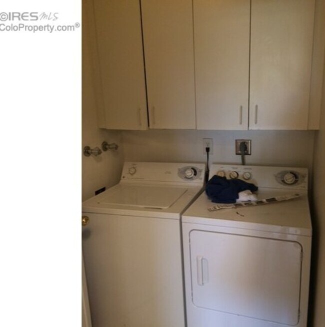 Building Photo - PRE LEASE: Large Updated 2 Bed 1.5 Bath Condo Close To Campus!