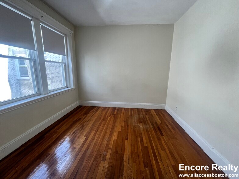Building Photo - 8 Egremont Rd