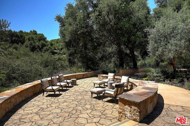 Building Photo - 5441 Tree Farm Ln