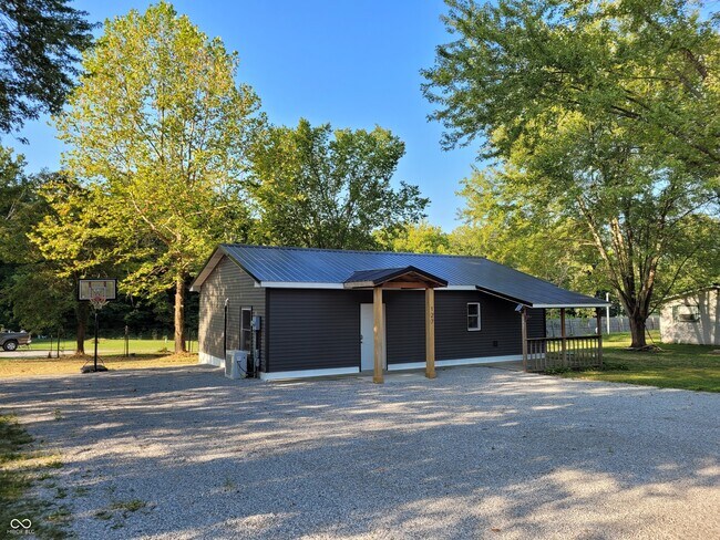 Primary Photo - 127 Bailey Ln