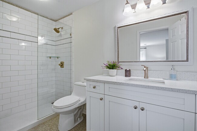 Building Photo - 1407 Vicksburg Pl