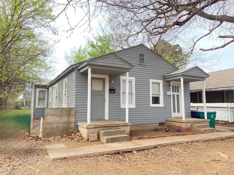 Building Photo - 114 SE 40th St