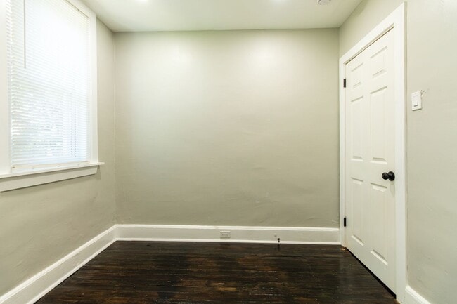 Building Photo - Spacious 3-Bedroom Single-Family Row Home ...