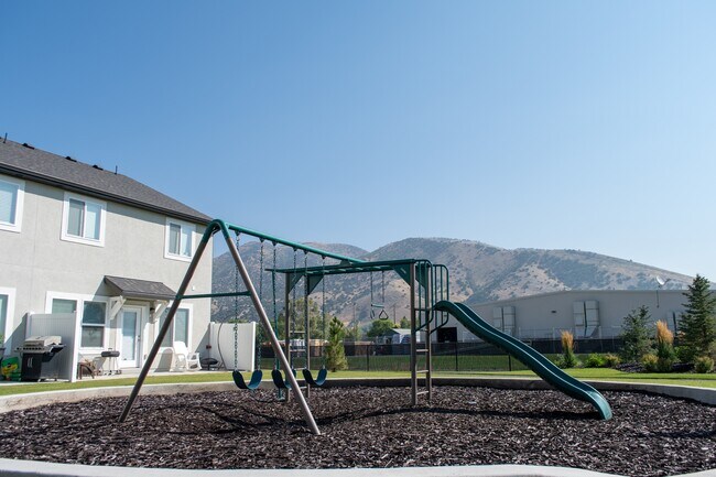 Building Photo - 144 W 425 N