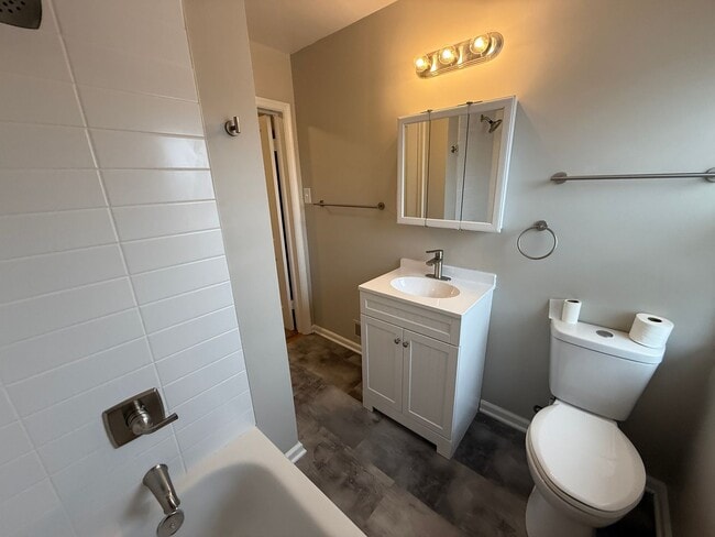 Building Photo - Newly Renovated! Charming & Spacious 3-Bed...