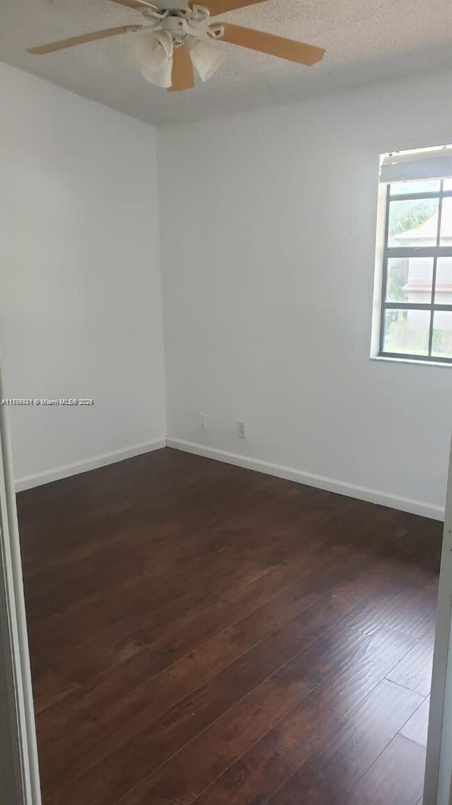Building Photo - 9073 Vineyard Lake Dr