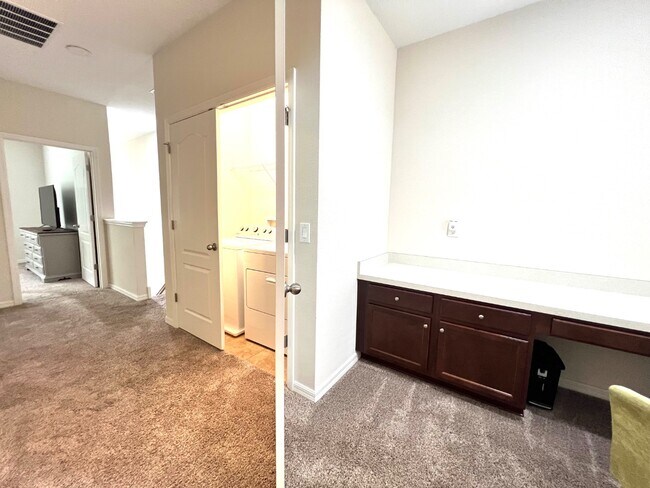 Building Photo - 1043 Taramundi Dr