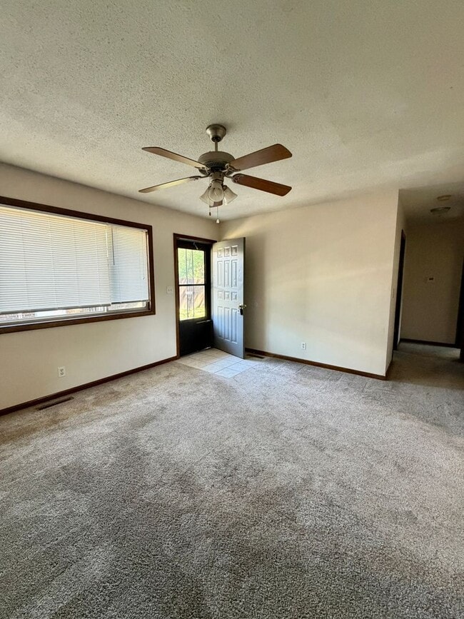 Building Photo - Indian Hills Duplex