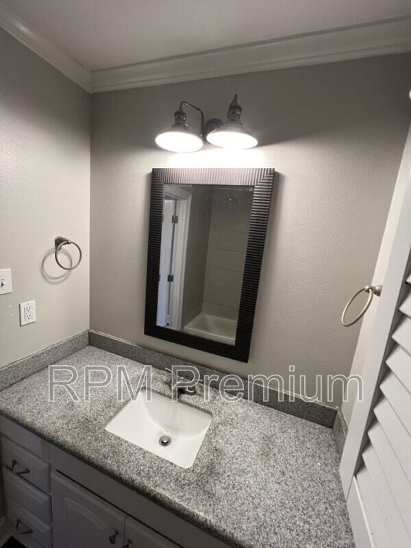 Building Photo - 41158 2nd Colonial St