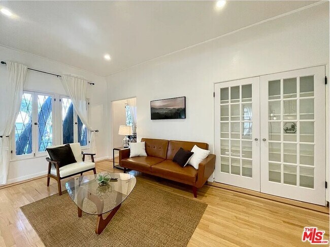 Building Photo - 944 12th St