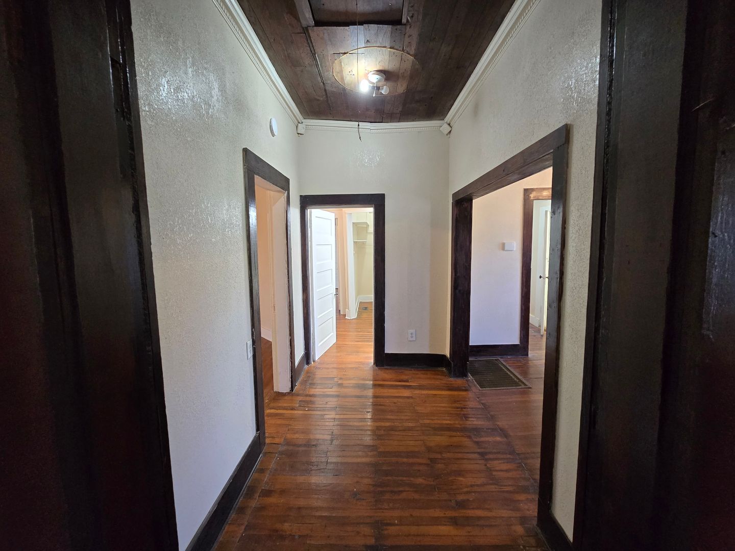 Building Photo - 117 N Main St