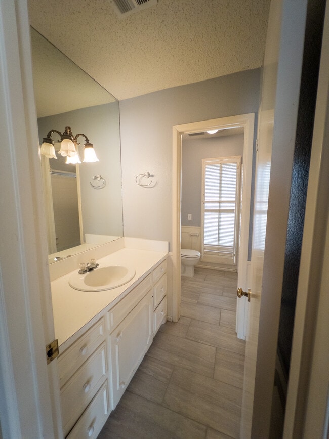 Building Photo - 2405 Stutz Pl