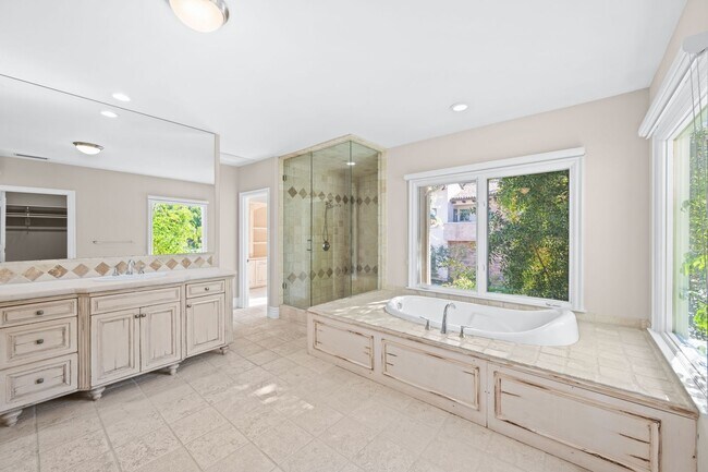 Building Photo - Elegant Dream Escape - Hills of Studio City