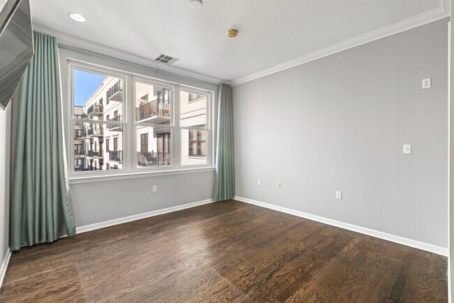 Building Photo - 1200 Grand St