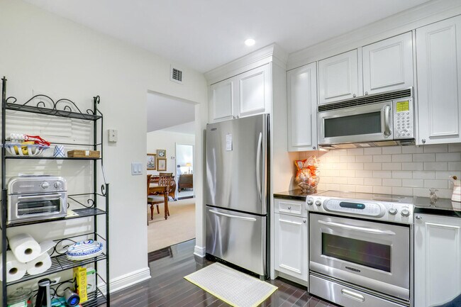 Building Photo - 3800 Washington Rd