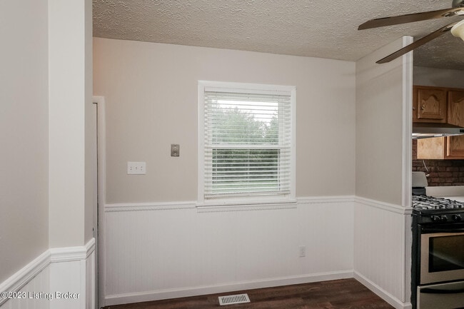 Building Photo - 7415 Hallmark Dr