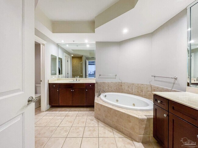 Building Photo - 612 Lost Key Dr