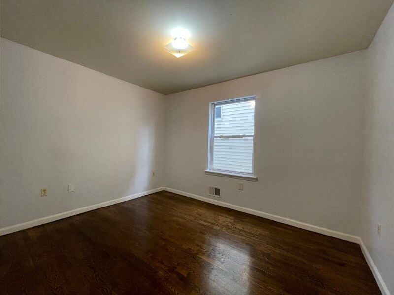 Building Photo - 930 Olive St