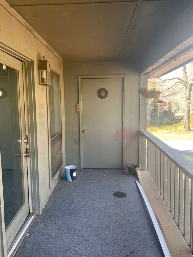 Building Photo - 1820-6 Tryon Drive