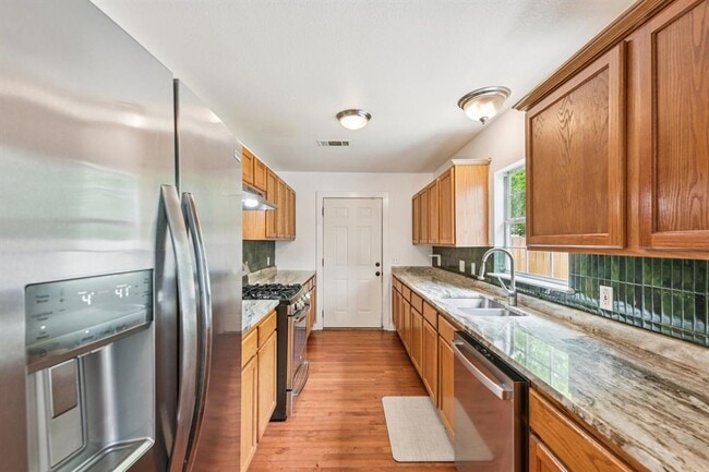 Building Photo - 903 Chote Ave