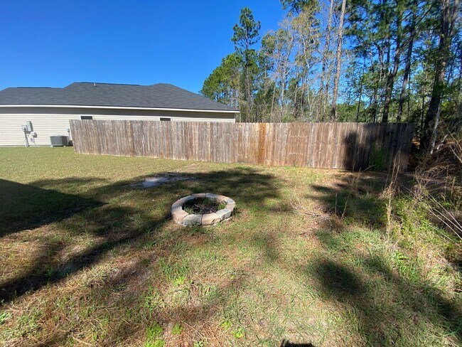 Building Photo - 1 Month Free — Applied as 50% Off Your First 2 Months - Ranch home quiet neighborhood in Hinesville