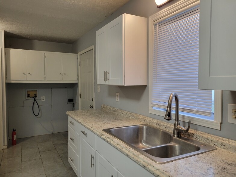 Building Photo - 7404 E 34th Plz