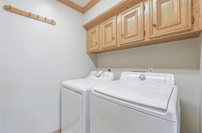 Building Photo - 18226 Vinland Dr