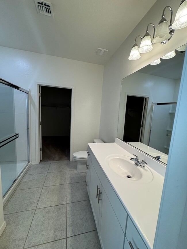 Building Photo - LIKE NEW HOME IN TORTOSA IN MARICOPA