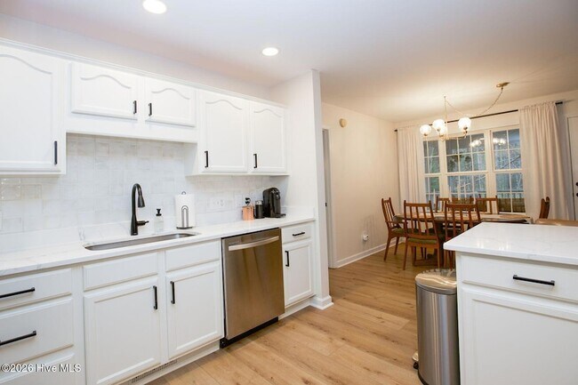 Building Photo - 681 Ginesing Dr