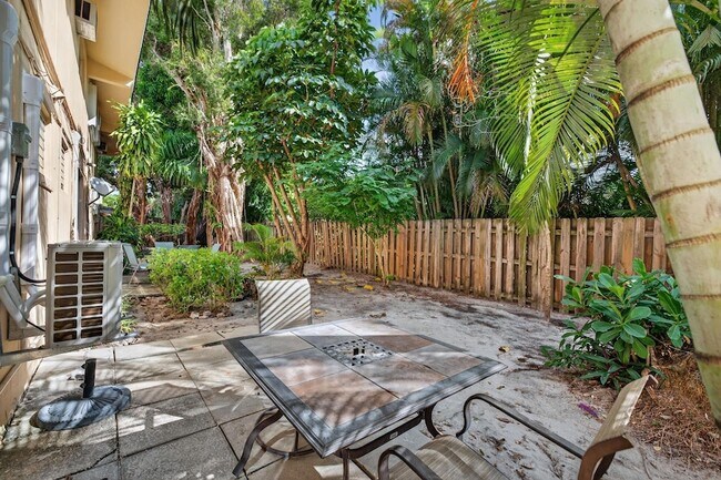 Building Photo - 2624 NE 30th Pl