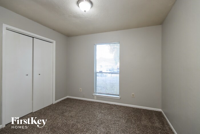 Building Photo - 2702 Forestbrook Dr