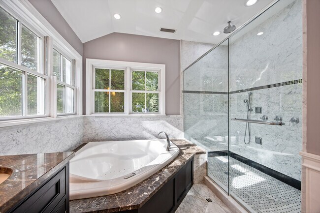 Building Photo - 2921 Nichols Ave