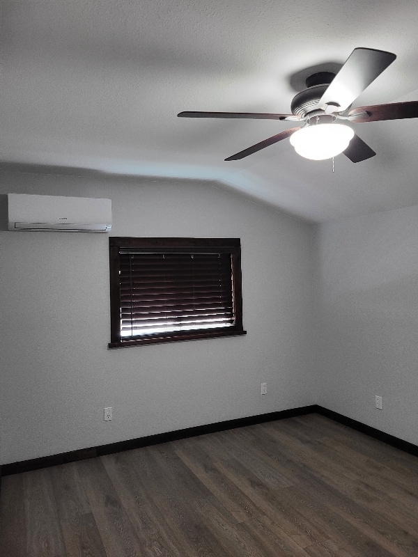 Building Photo - 1856 Canyonville-Riddle Rd