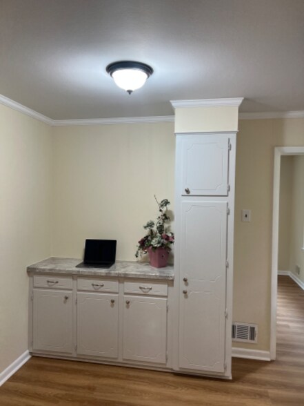 Building Photo - 3179 River Oak Rd