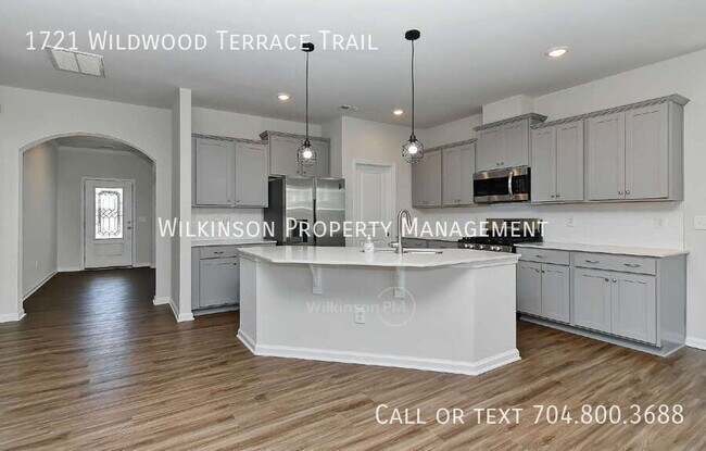 Building Photo - 1721 Wildwood Terrace Trl