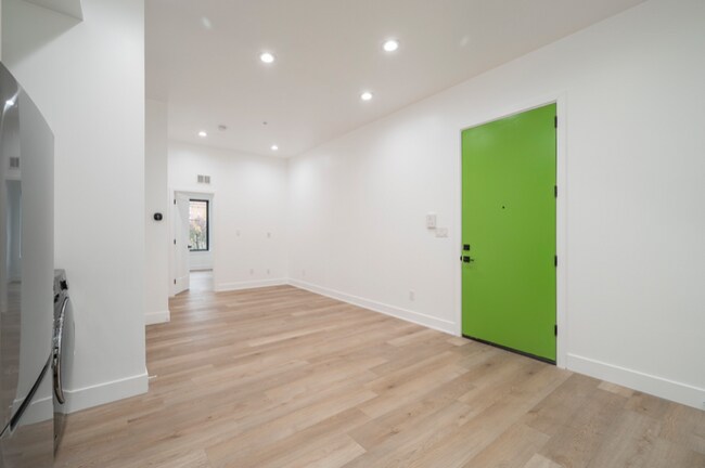 Building Photo - 4432 Lancaster Ave