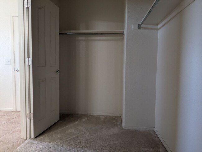 Building Photo - Northwest Beauty 3 Bedroom 3 Bath 2 Car garage