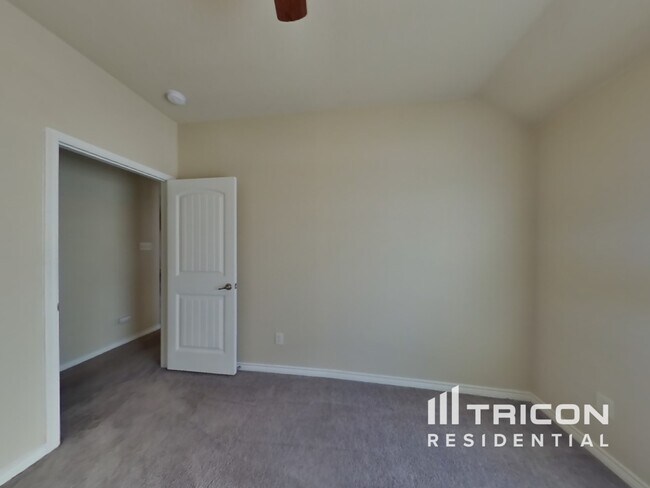 Building Photo - 1617 Grand Ct
