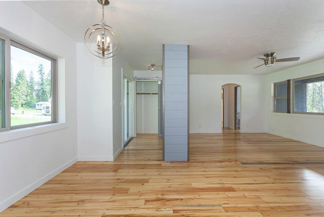 Building Photo - Gorgeous Whitefish Home