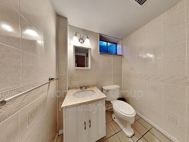 Building Photo - 1962 Shady Oak Dr