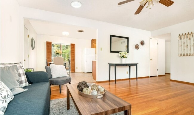Building Photo - 3 Bedroom 1 Bathroom House Tucked in the T...