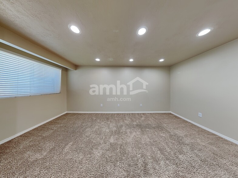 Building Photo - 1381 N 2225 W