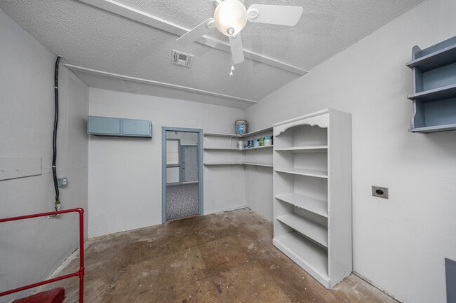 Building Photo - 4213 SW Summit Ave